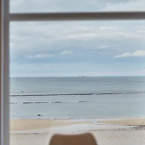 Host & - Bellevue Redcar